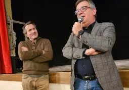 Hanno introdotto la serata il sindaco Marco Gallo e il direttore artistico di Santibriganti Teatro, che cura la rassegna, Maurizio   Babbuin